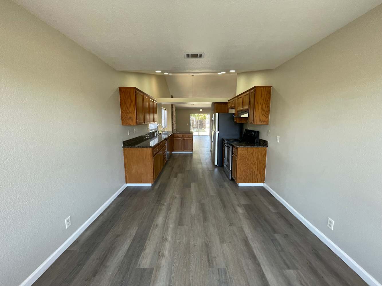 1604 Alcazar Ct photo 2