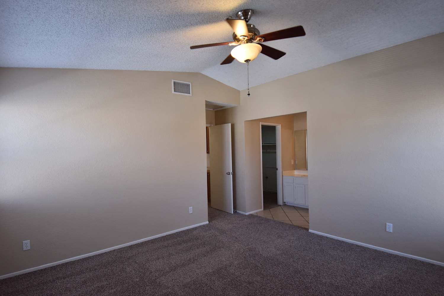 16341 Windcrest Dr photo 4