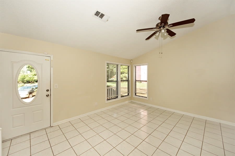 1141 Heritage Glen Dr photo 2