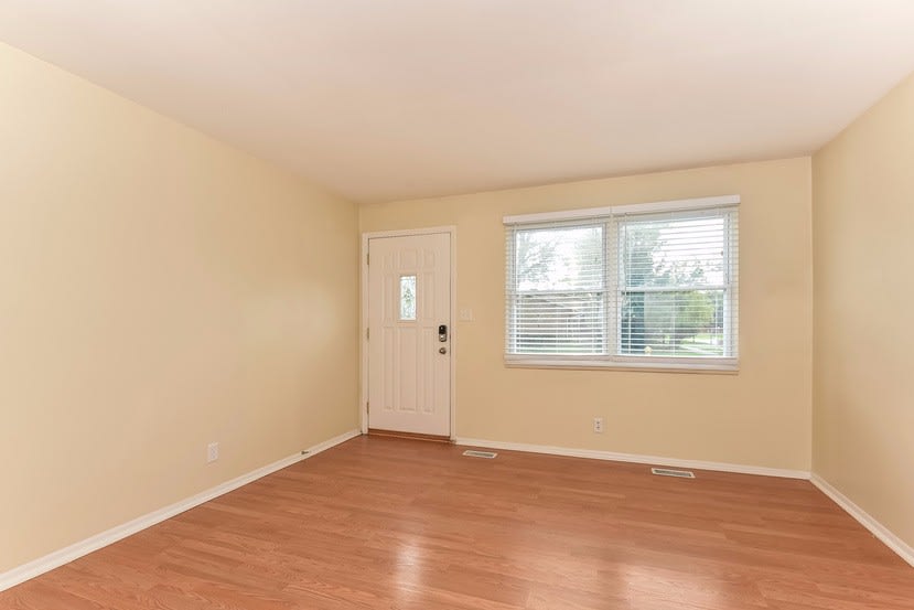 200 Valley Dr photo 2