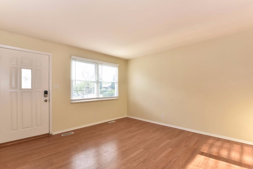 200 Valley Dr photo 3