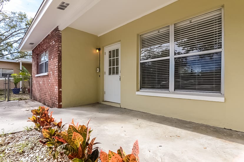 2160 Riviera Dr photo 4