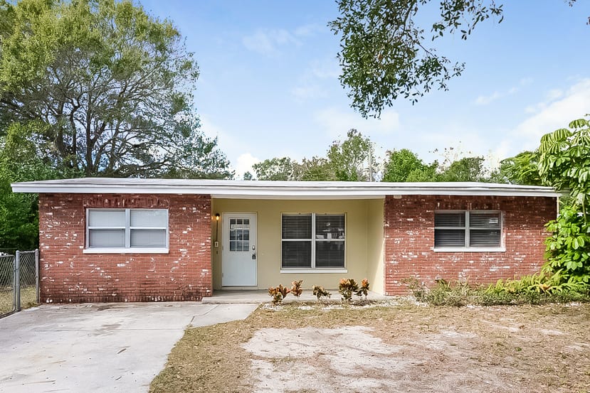 2160 Riviera Dr photo 2