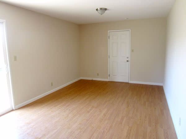 221 Elwood St photo 2