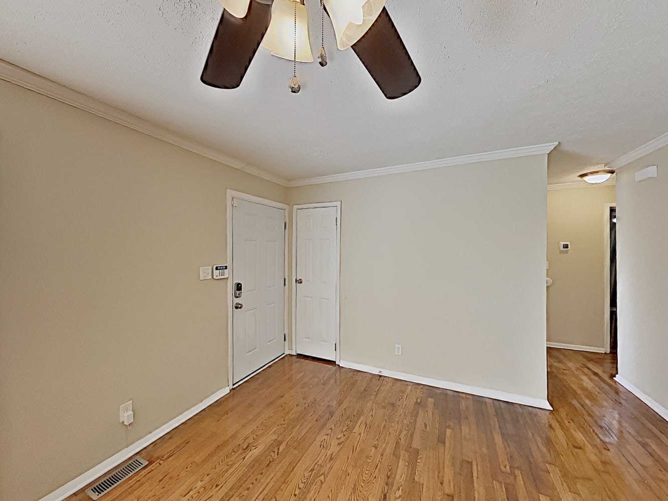 227 Evergreen Dr SE photo 4