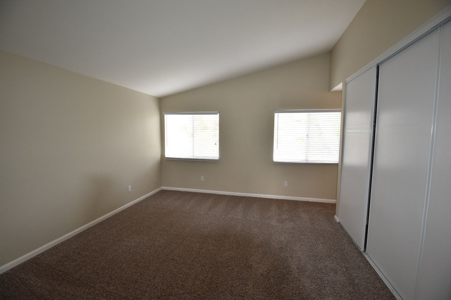 260 Cimarron Dr photo 5