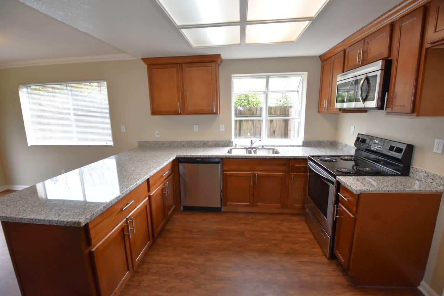 260 Cimarron Dr photo 4