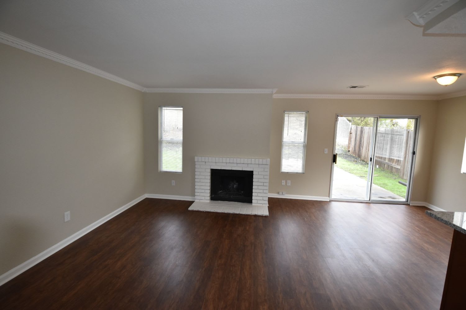 260 Cimarron Dr photo 3