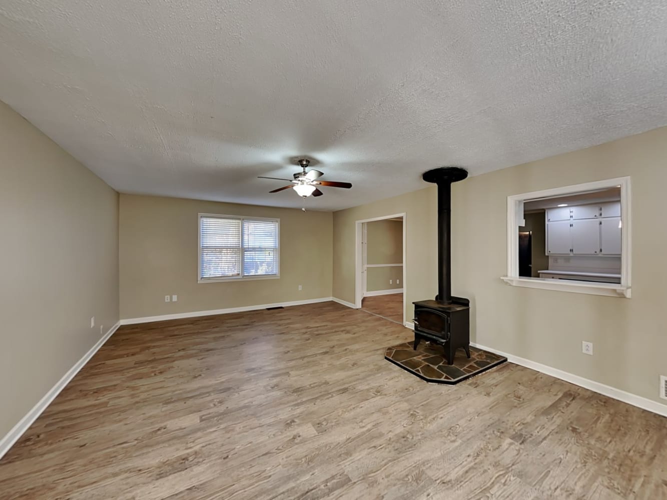 2631 Kings Cir photo 5