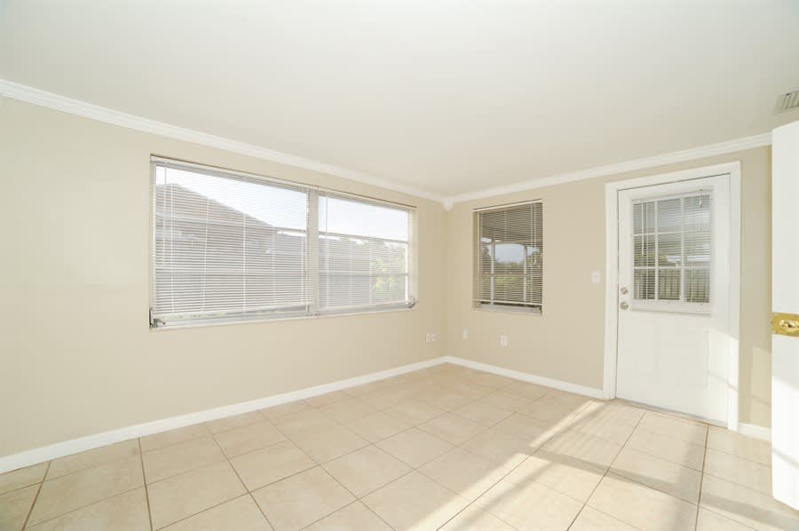 3910 Glissade Dr photo 4