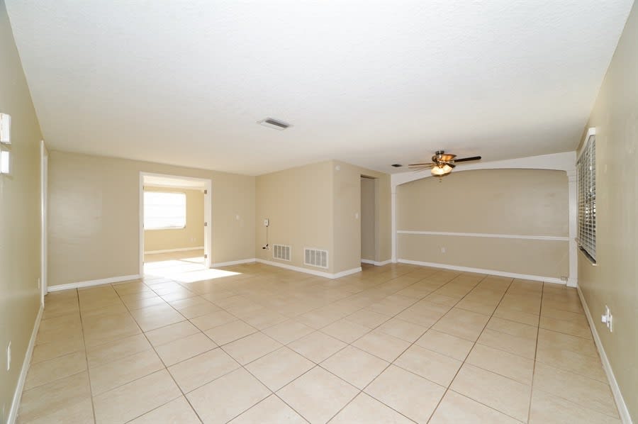 3910 Glissade Dr photo 2