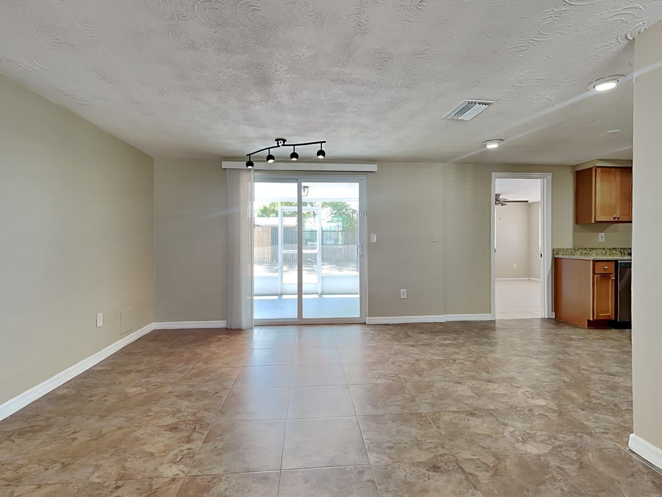 3402 Eisenhower Dr photo 5