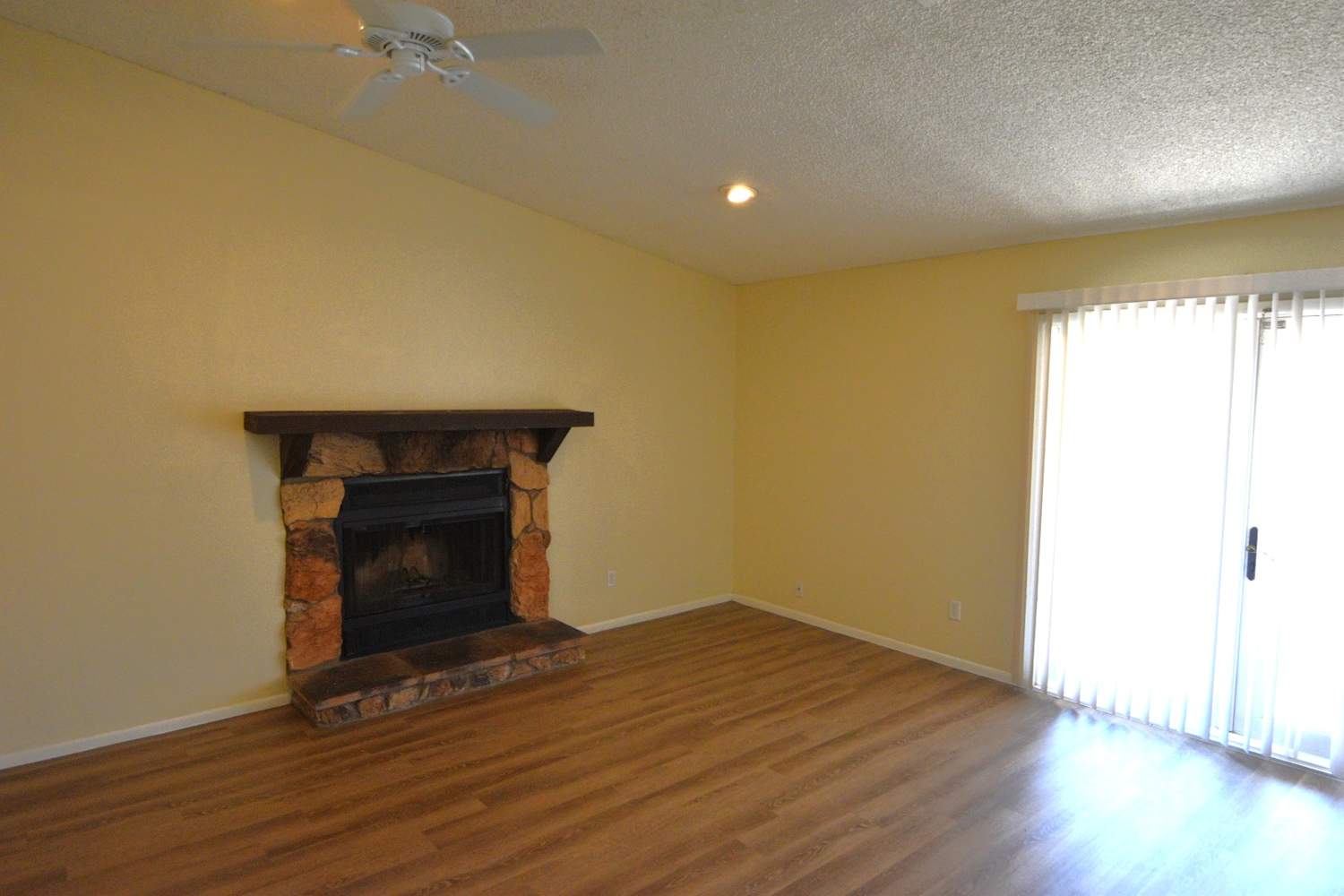 3538 E Anderson Dr photo 2