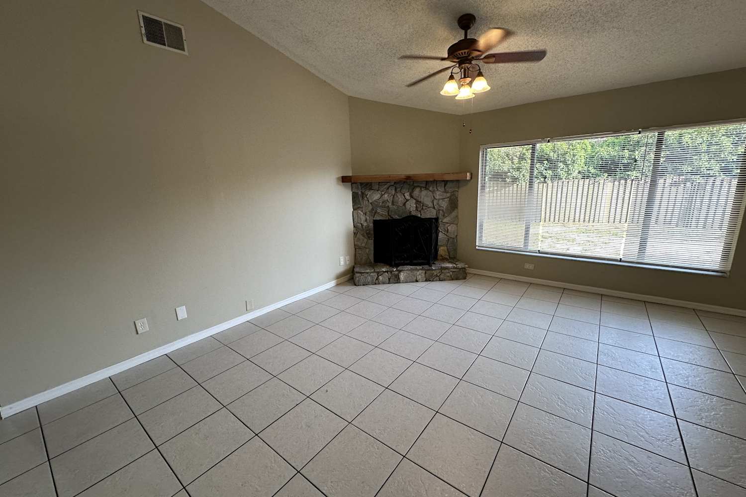 4129 Yellowwood Dr photo 3