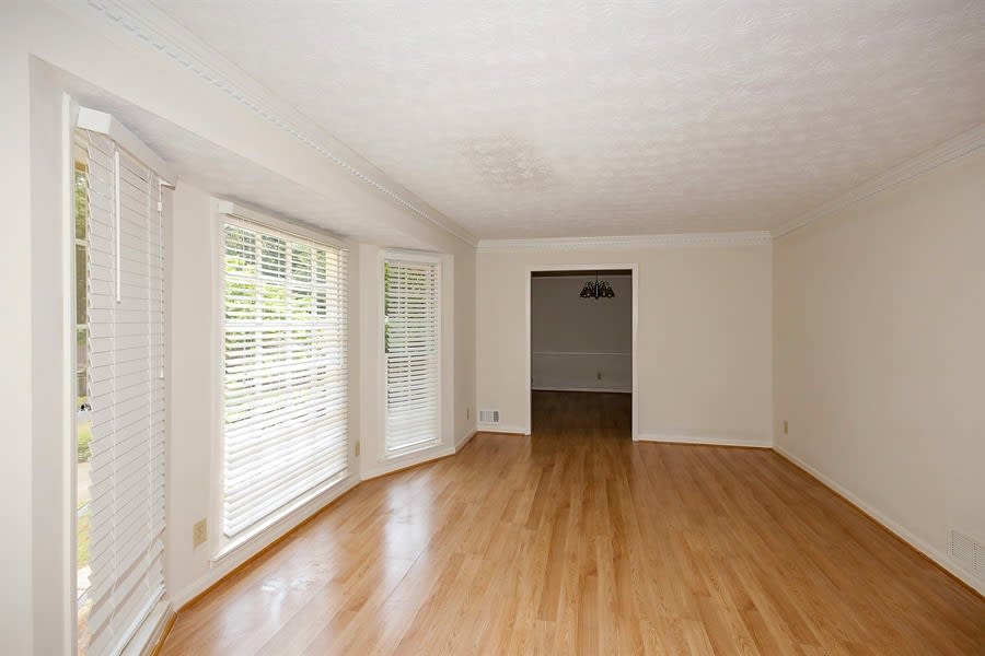 458 Glendale Ct photo 2