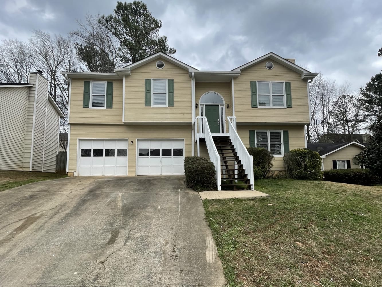560 Heathgate Dr photo 2
