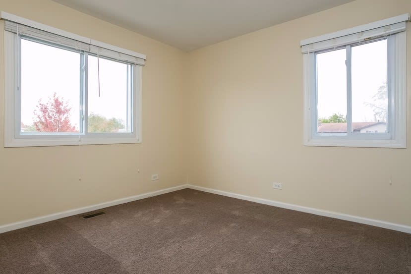 5924 Allemong Dr photo 3