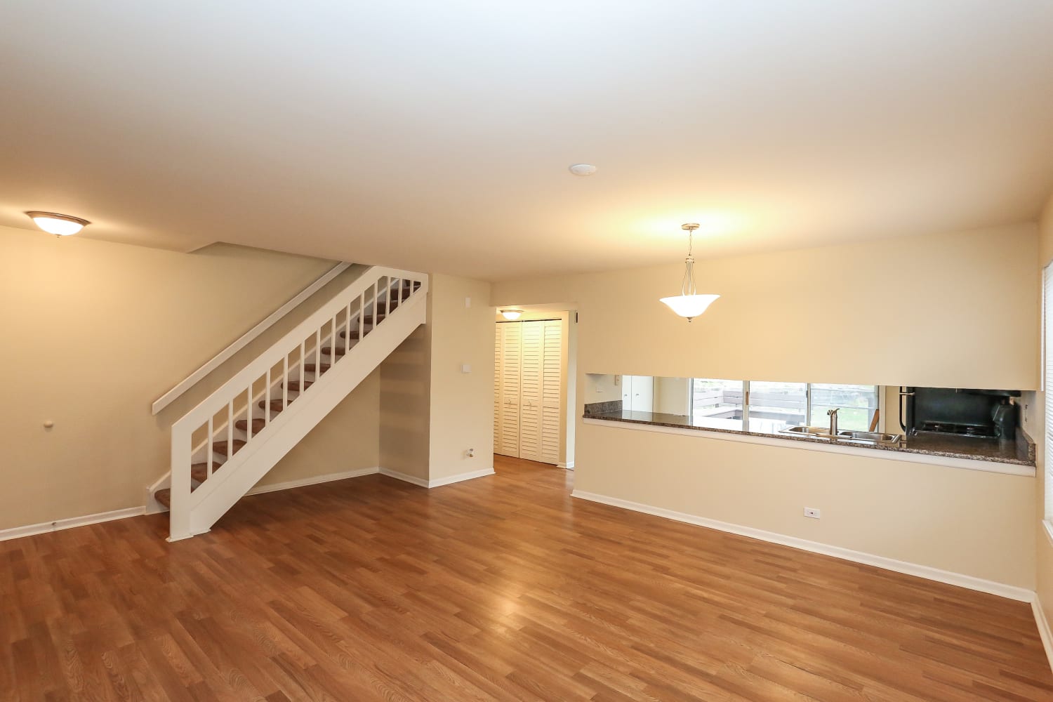645 Dover Dr photo 3