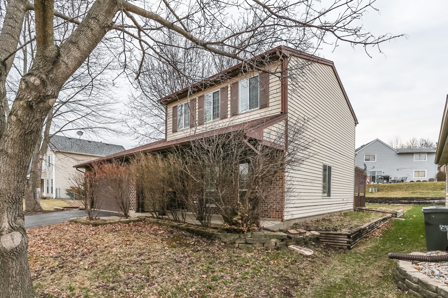 645 Dover Dr photo 2