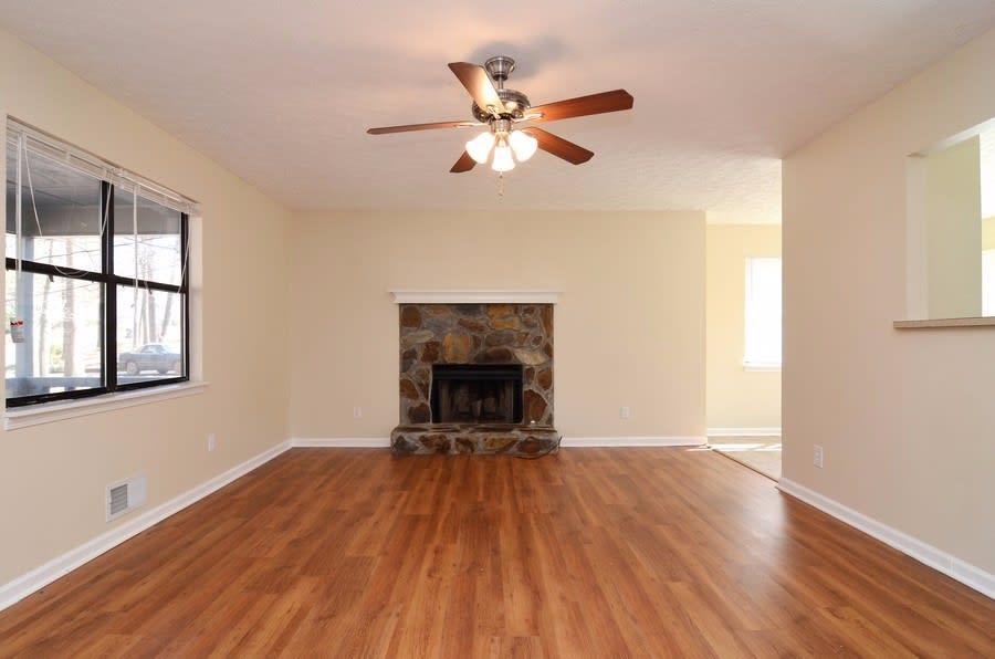 206 Quail Hollow Dr photo 2