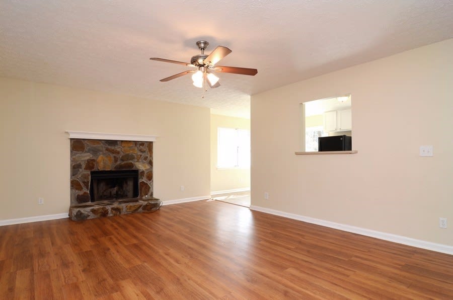 206 Quail Hollow Dr photo 3