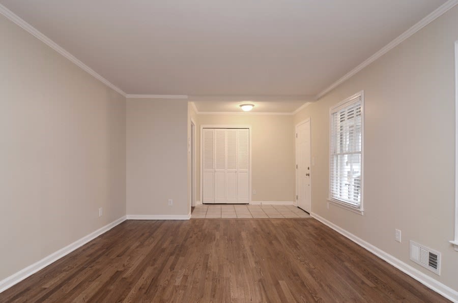 1360 Hampton Hall Dr NE photo 3