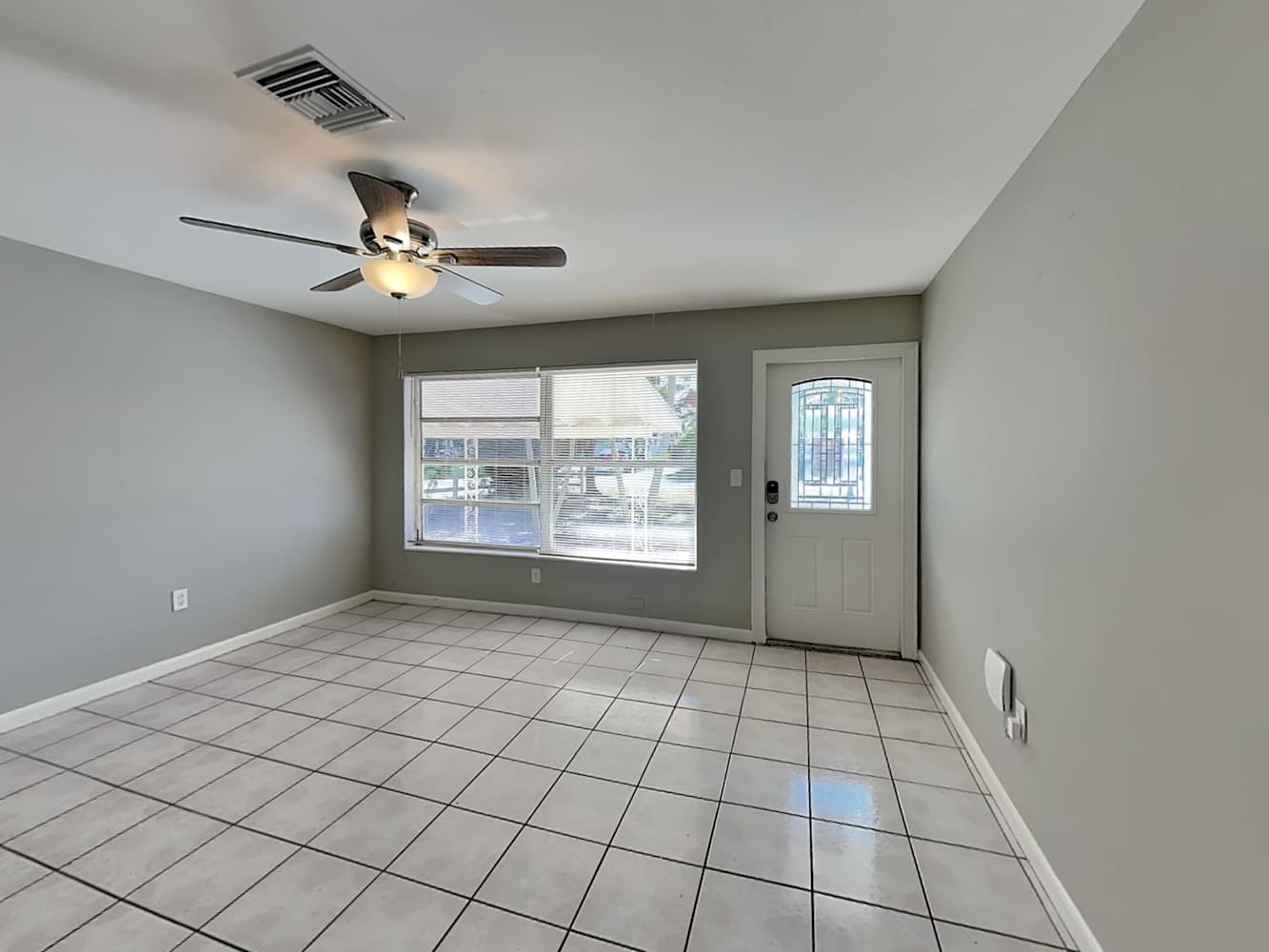 908 Belmont Dr photo 3