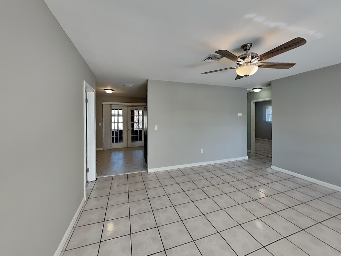 908 Belmont Dr photo 4