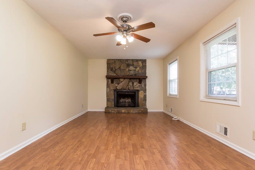 504 Fieldstream Way photo 3