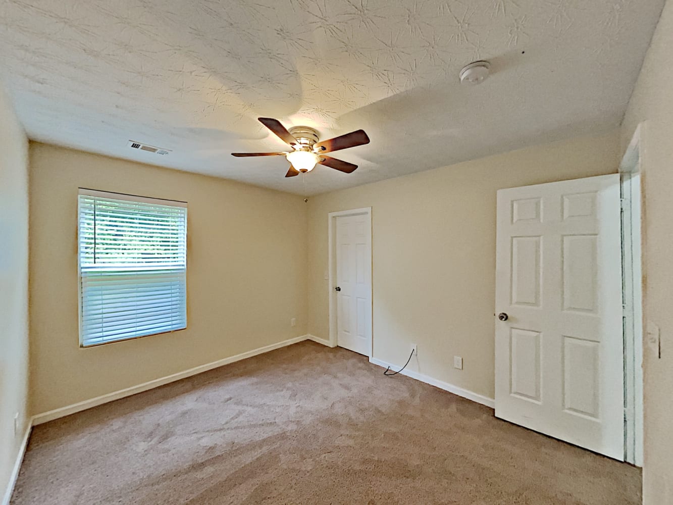 414 Waterbury Way photo 5