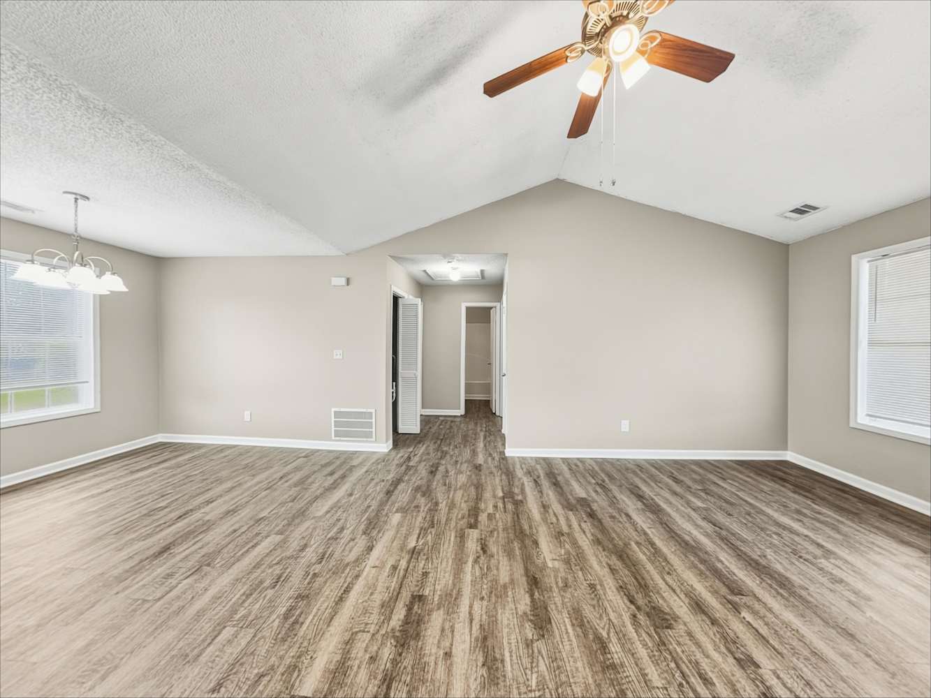 443 Linda Ln photo 5