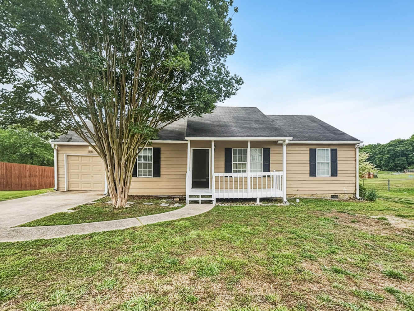 443 Linda Ln photo 3