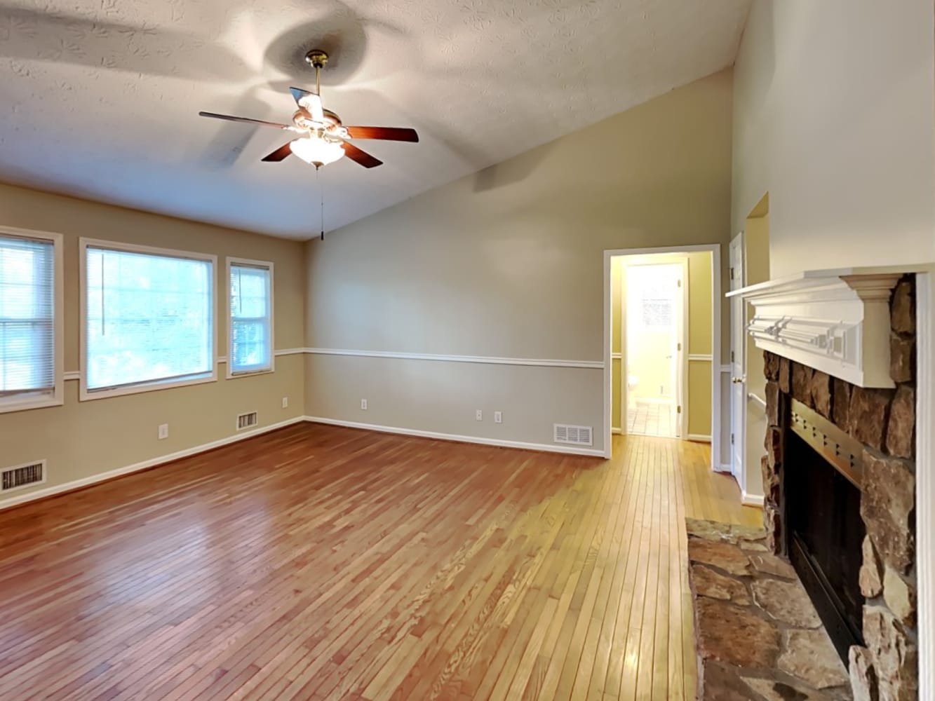 1593 Kimberly Pl photo 5