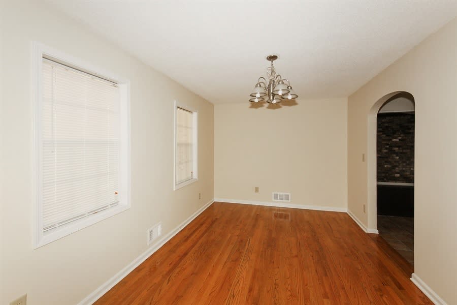 323 Princess Ave photo 3