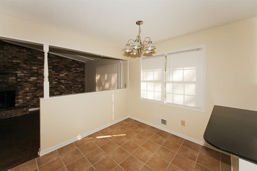 323 Princess Ave photo 5