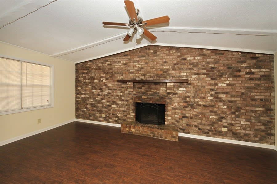 323 Princess Ave photo 4