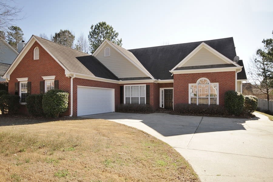 3170 Goldmist Dr photo 2