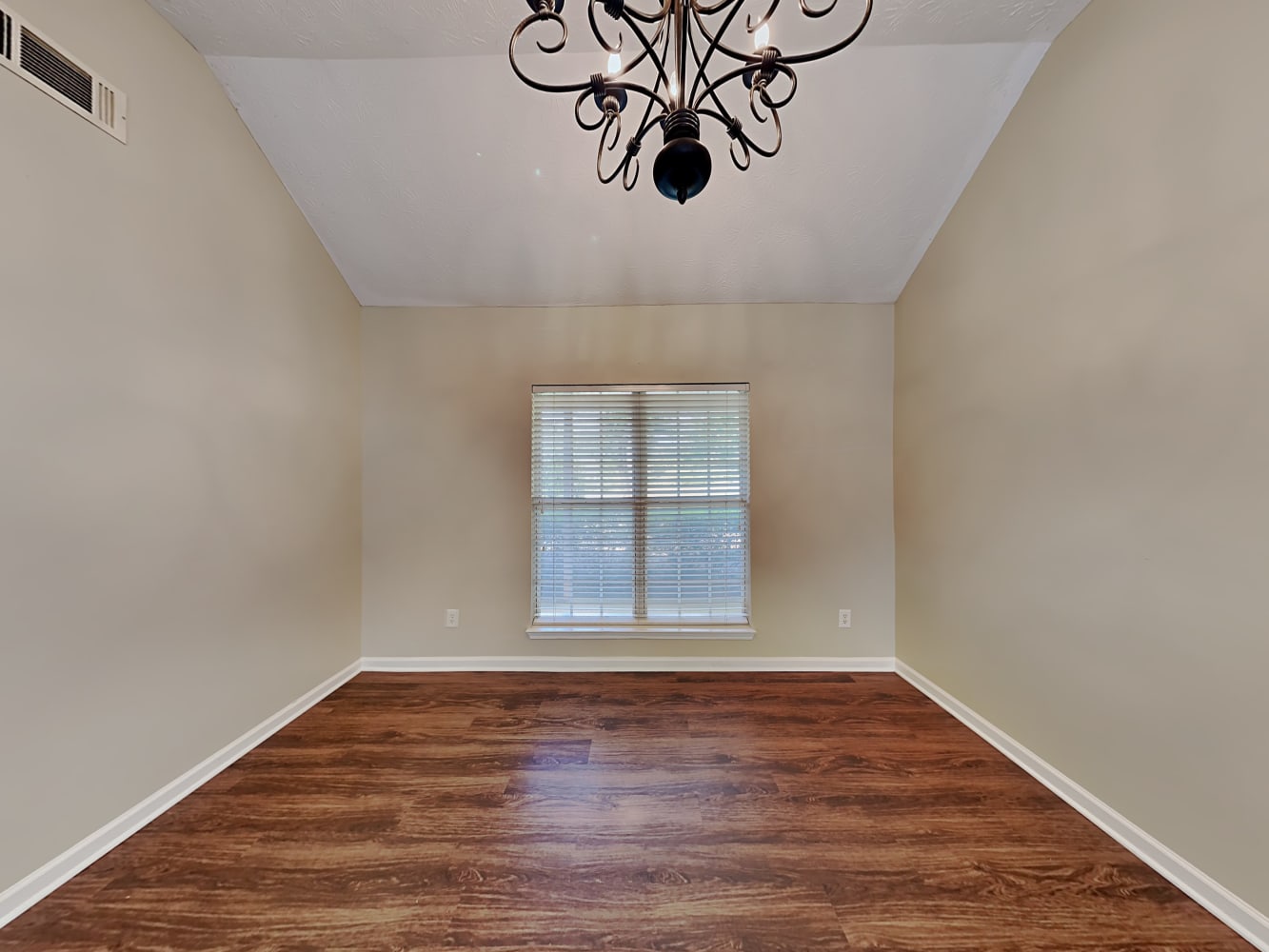 206 Vernon Walk photo 4