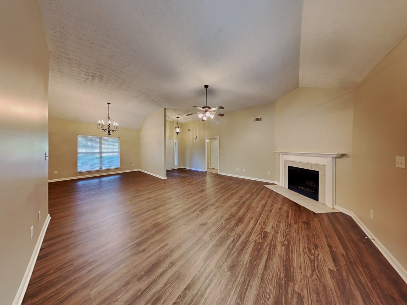 206 Vernon Walk photo 3