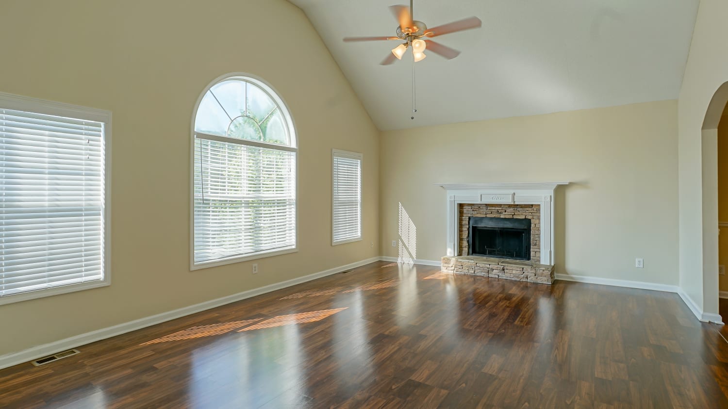 212 Taylors Farm Dr photo 3