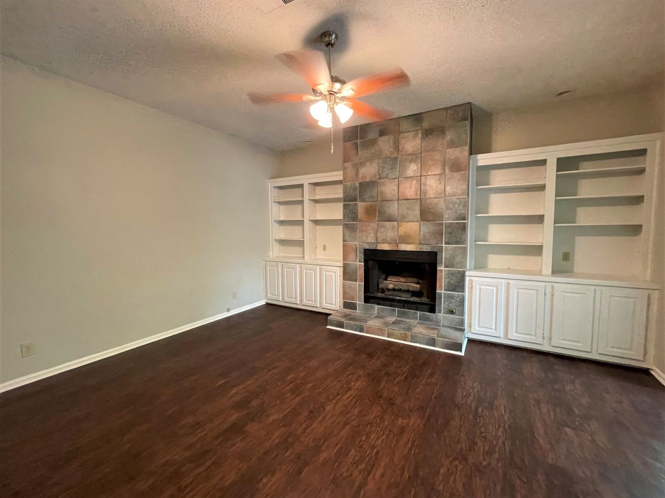 171 W Ridge Dr photo 2