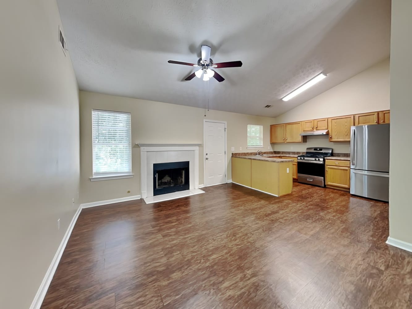 306 Brookside Dr photo 4