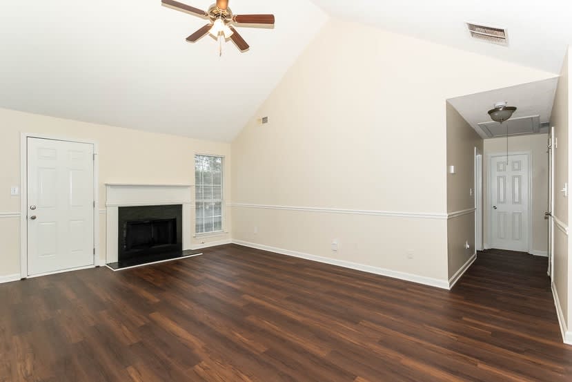 1131 Collyns Ct photo 2