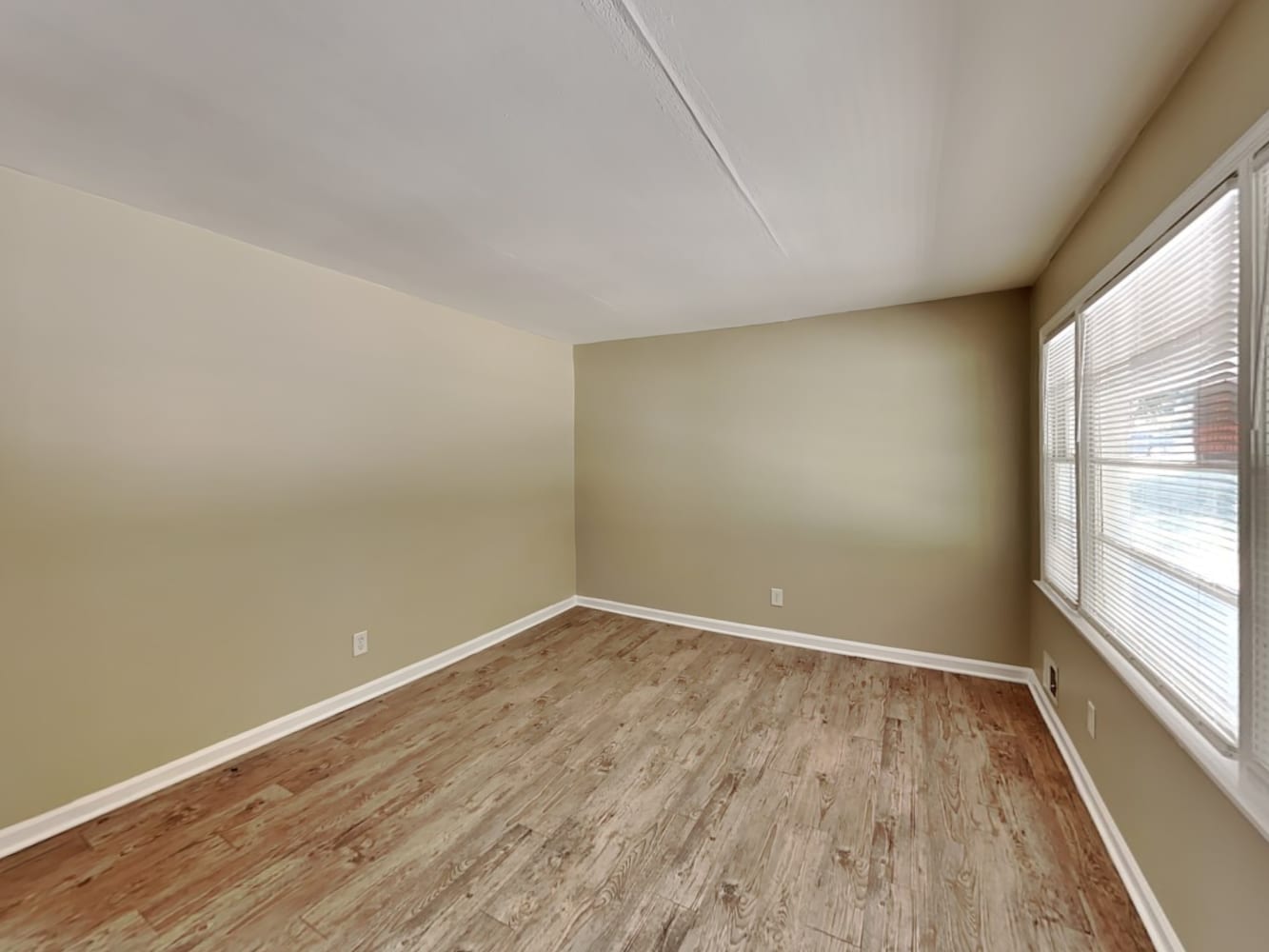 1557 Virginia Pl photo 3