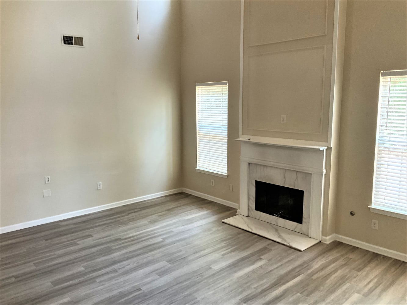 7 New York Ave photo 5