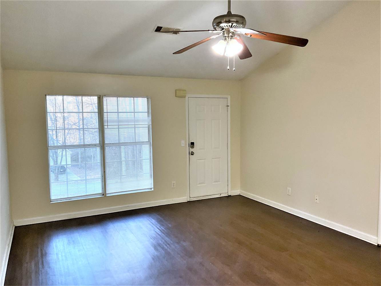 75 Valley Dr photo 2
