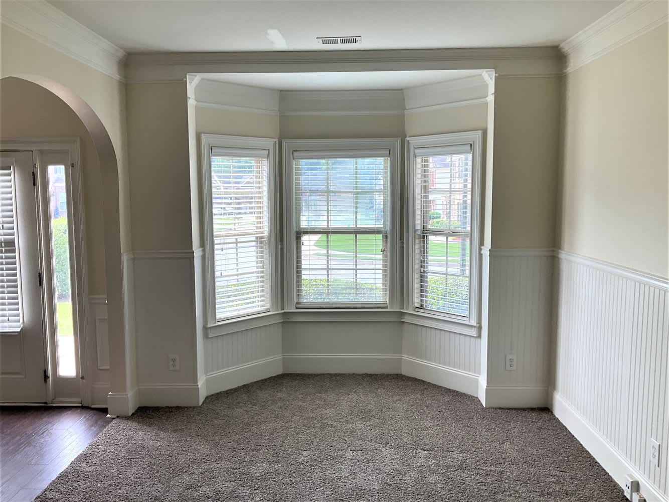 105 Dustin Dr photo 2