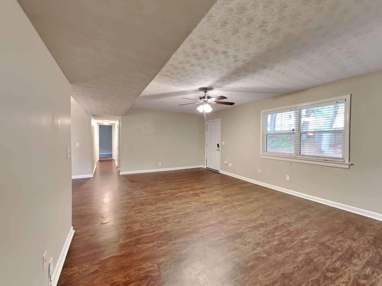 940 Woodbridge Dr NE photo 3