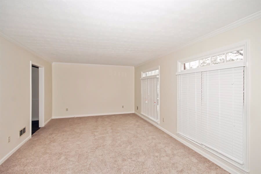 1480 Meadow Oak Dr photo 3