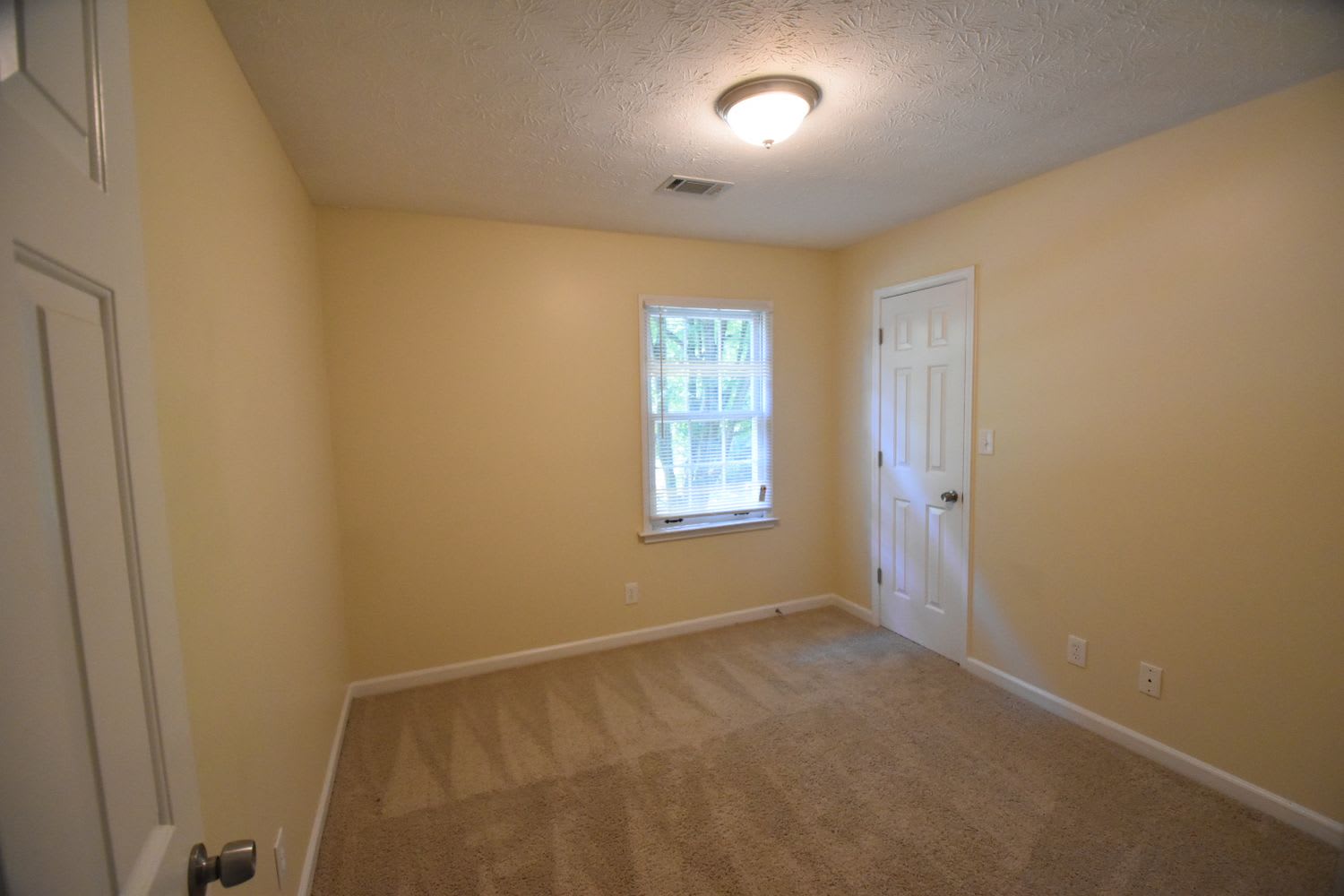3625 Warwick Way photo 4